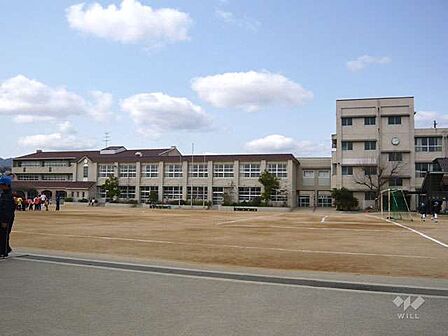 甲東小学校[公立]の外観