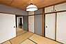子供部屋：南側和室約6帖（AIにて小物消し加工済）全居室に収納がございます。［2026年9月18日撮影］