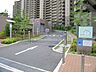 駐車場：ロボットゲート付きの駐車場入口