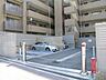 その他：ロボットゲート付きの敷地内の駐車場