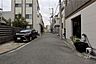 外観：物件の西側前面道路（北側から）［2025年11月27日撮影］