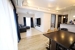 一部リフォーム歴有！広く明るいリビングが特徴的なお部屋です！