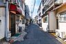 外観：物件の南東側前面道路（南西側から）［2026年7月17日撮影］