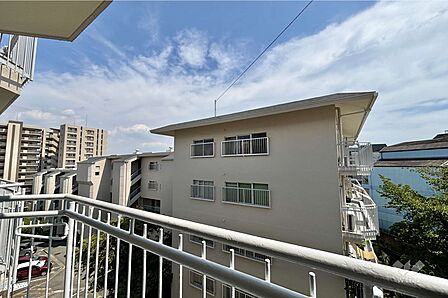 バルコニーからの眺め（南東方向）［2026年7月31日撮影］