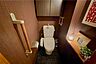 トイレ：トイレ温水洗浄便座・手洗い付きです！収納棚もあるので、掃除用具など生活感を隠すことができます。