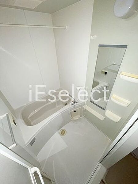 画像3:浴室乾燥機付きバスルームです