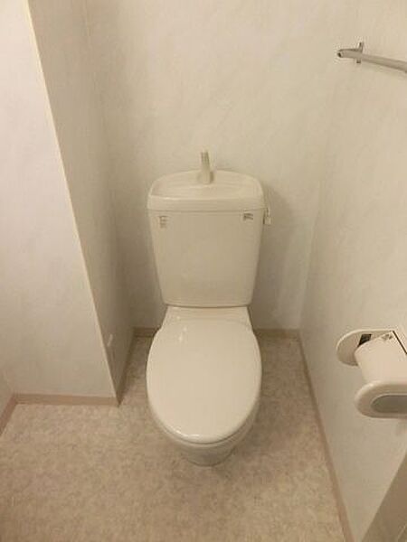 画像9:シンプルなトイレです