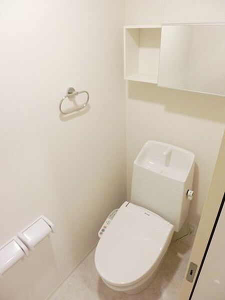 画像11:温水洗浄便座付きトイレです