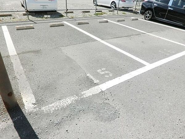画像6:敷地内駐車場ございます