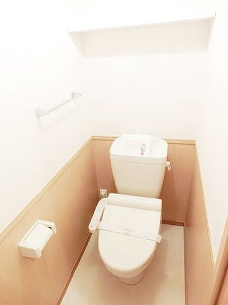 画像12:温水洗浄付きトイレです