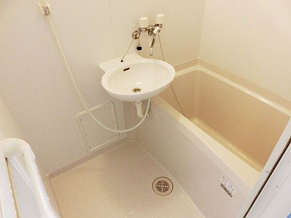 画像5:浴室乾燥機付きのお風呂です。