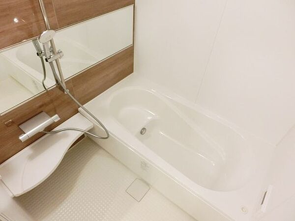 画像7:ゆったりとした一坪の浴室は魅力的です。