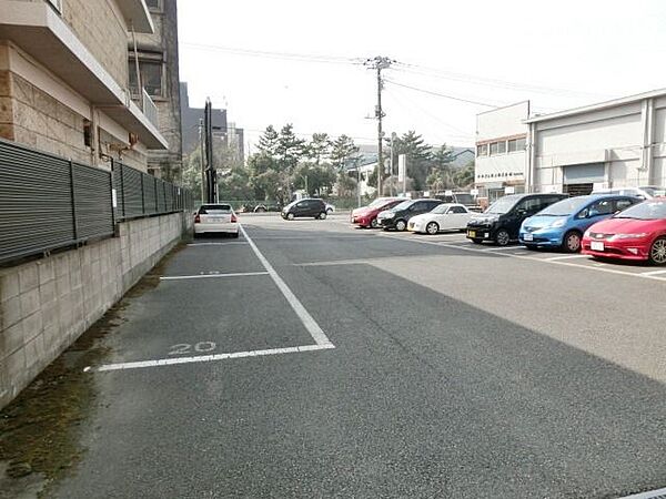 画像7:敷地内駐車場が満車の場合は近隣でお探し致します