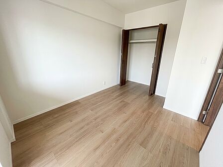 木目調の床を採用した明るいお部屋