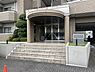 エントランス：【エントランス】重厚感のあるエントランスドアで高級感溢れる1棟。セキュリティ面も充実のマンションです