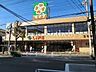 周辺：ライフ青葉しらとり台店 徒歩12分。毎日の買い物を支えるスーパーが近くにあると、重い荷物もすぐに運べて、家事効率がアップ。時間も気持ちも余裕が持てます。 950m