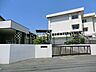 周辺：川崎市立久地小学校 お子様の学校生活の中心となる小学校が近くにあり、登下校の安心感はもちろん、学びや友情を育む毎日をあたたかく支えてくれます。 750m