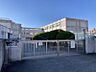 周辺：鳥羽見小学校まで　650m　徒歩約9分●住宅地の中にある小学校。小学校の中には「鳥羽見の森」があり、鳥をはじめ、様々な生物が生息して自然を感じることが出来ます。