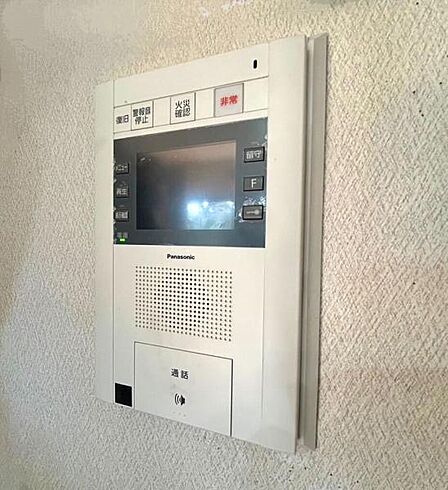 《TVモニター付きインターフォン付き》モニター付きで顔を確認できるので、防犯面でも安心ですね。