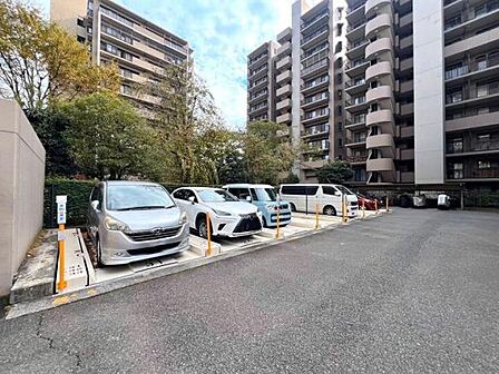 《駐車場》機械式駐車場。空き状況はお問合せ下さい。