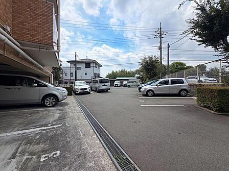 《敷地内駐車場》