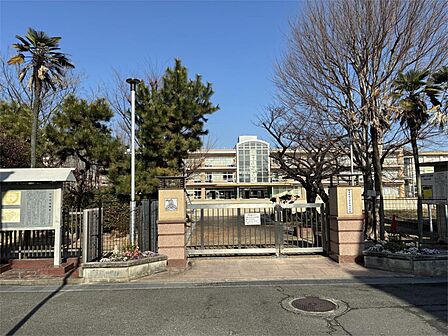 四日市市立中部西小学校（1124m）