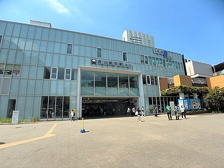 名鉄・JR「金山」駅徒歩約5分。