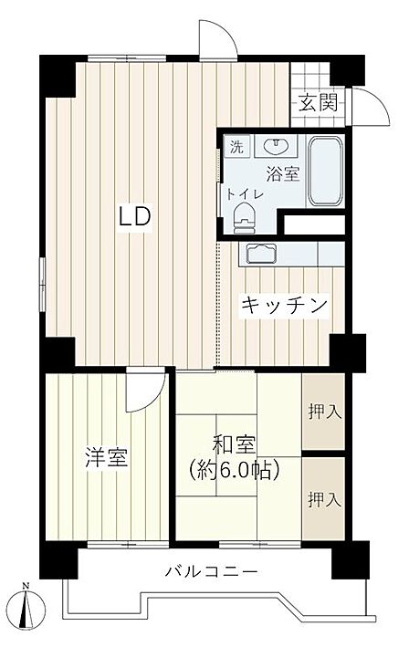 和室と洋室のある2LDKの間取りです。LDKに加えて2つの居室があり、収納も確保されています。バルコニーで外の空気を感じながら、ゆとりのある毎日を過ごせます。
