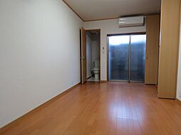 リトルフラッツ 1階ワンルームのリビング/ダイニング