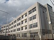 守山小学校まで1200メートル