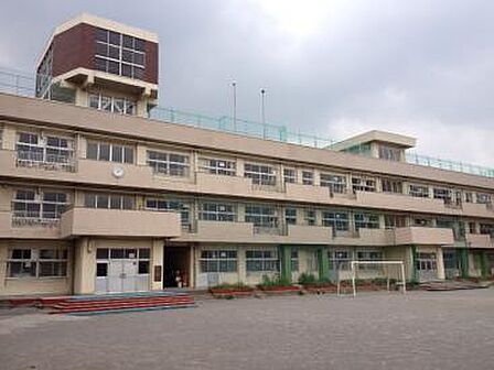 現地から410m、現地から徒歩6分　市立中山小学校　千葉県市川市中山1丁目1-5