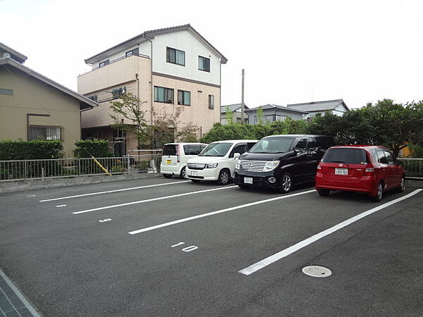 画像17:駐車場