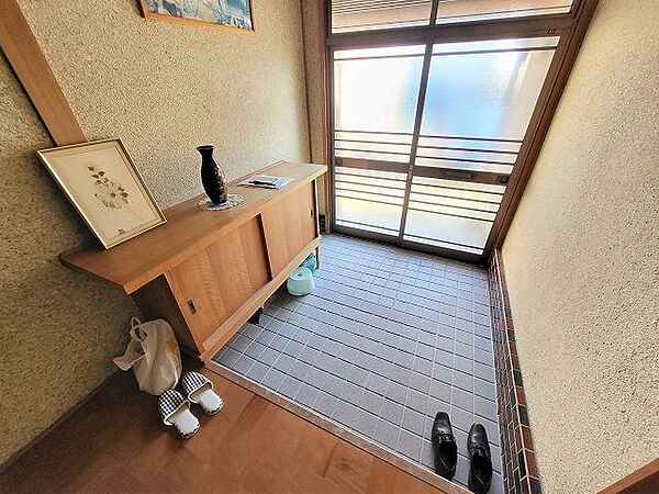 玄関を拡大表示