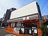 周辺：セブンイレブン 足立千住曙町店（1565m）