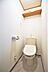トイレ：トイレは温水洗浄機能付きです。