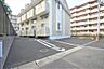 エントランス：敷地内駐車場