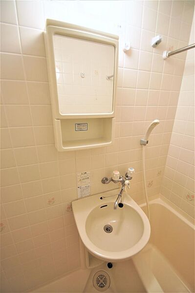 画像14:浴室内に洗面台があります。