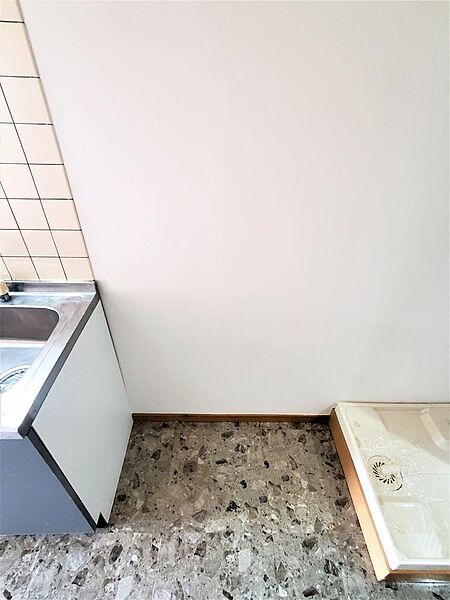 画像13:キッチン横の冷蔵庫スペース