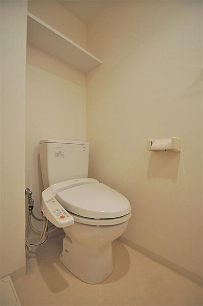 画像14:トイレは温水洗浄便座機能付き。