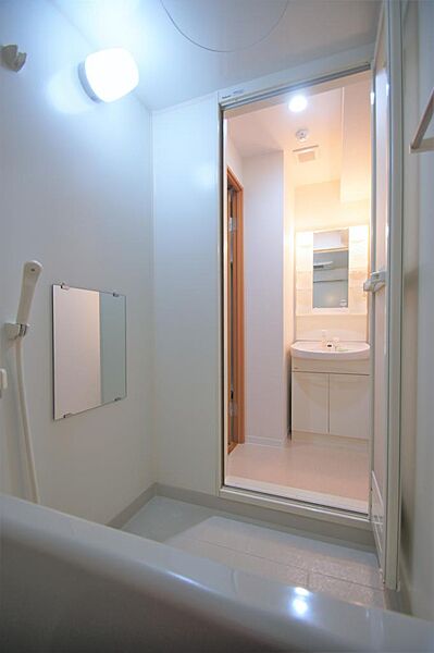 画像14:浴室暖房乾燥機能付き。洗濯物を室内干しもできますね。