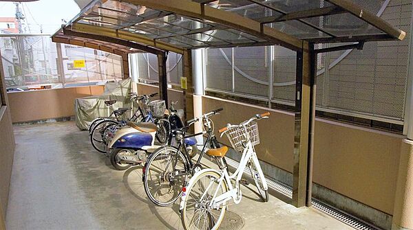 画像28:自転車置き場は屋根付きです。