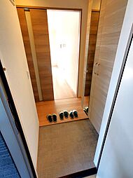 玄関から見たお部屋