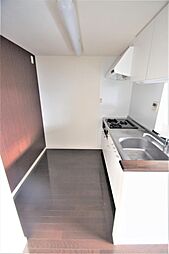 キッチン周り、調理スペースは広く快適にご利用いただけます。