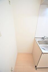 キッチン左手に冷蔵庫を設置するスペースがあります。