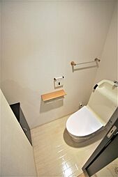 トイレは温水洗浄機能付きです。