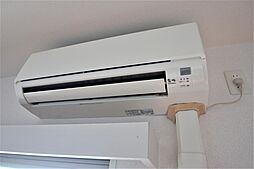 エアコンがあるので室内の温度調節も可能です。