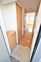 明るい印象の玄関です。