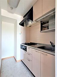 キッチン周り、調理スペースも広く快適にご利用いただけます。