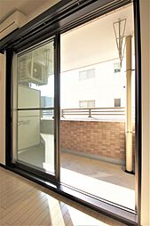 バルコニーは広く開放的です。