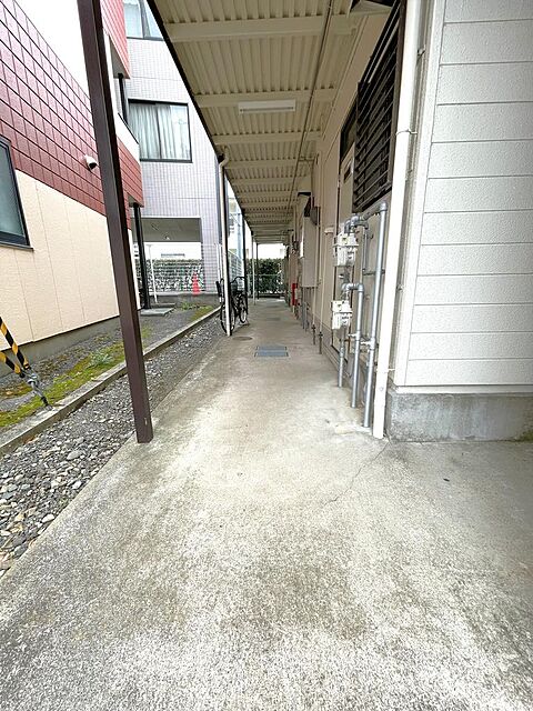 8 / 9